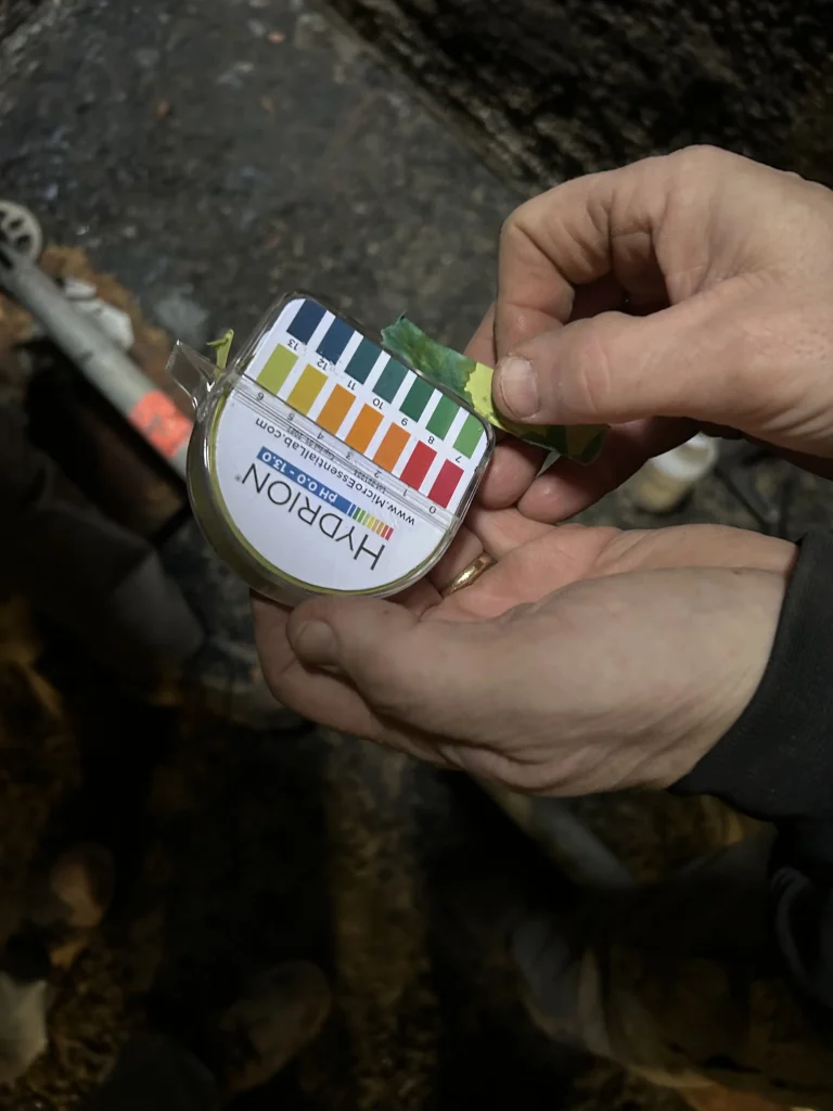 hands HYDRION pH range Paper test